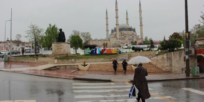 Edirne’de Sağanak Yağış Etkisini Sürdürüyor