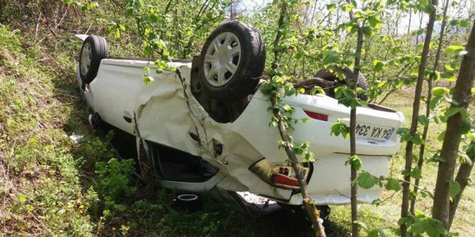 Direksiyon Hakimiyetini Kaybeden Sürücü Takla Attı :1 Yaralı