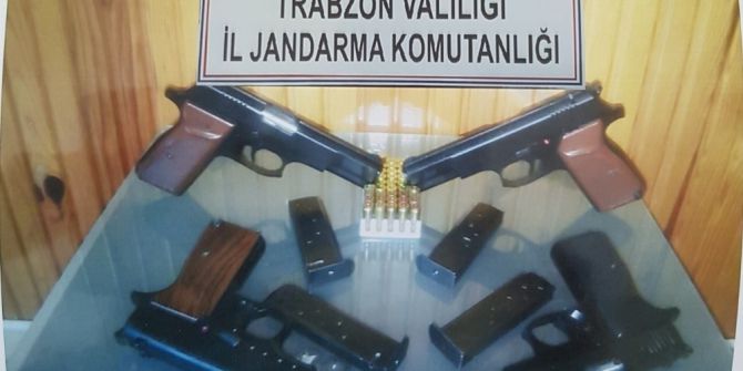 Şüpheli Araçtan 4 Tane Ruhsatsız Tabanca Çıktı