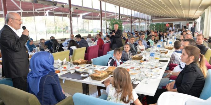 Bulmacayı Çözdüler, Başkanla Kahvaltı Ettiler