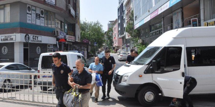 Gebze’de Gözaltına Alınan 9 Akademisyen Adliyeye Sevk Edildi