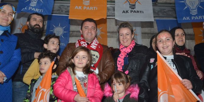 Bozüyük’te Referandum Sonuçlarının Ardından Coşkulu Kutlama