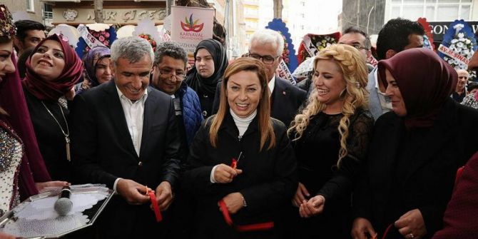 Siyasiler Açılışta Bir Araya Geldi