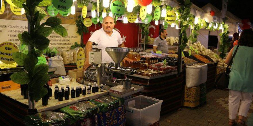 ‘Lezzet Şöleni’ Altınoluk’ta Açıldı