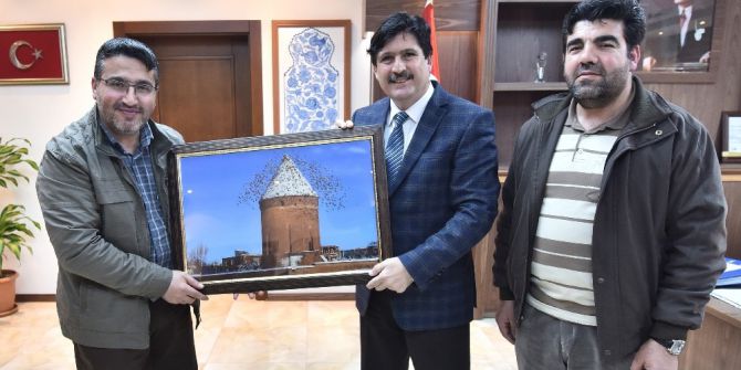 Fotoğrafçılardan Rektör Yardım’a Ziyaret