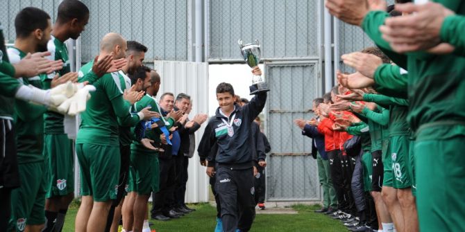 Bursasporlu Futbolcular Minik Şampiyonları Alkışlarla Karşıladı