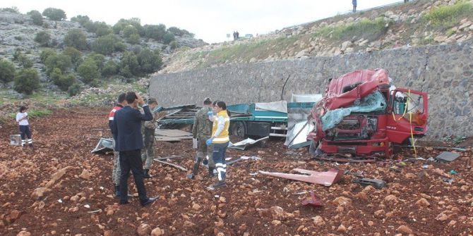 Gaziantep’te Tır Uçuruma Yuvarlandı: 1 Ölü