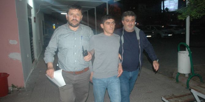 Adana’da Otomobilin Kaleşnikof Ve Tabancayla Taranmasına İlişkin: 6 Gözaltı