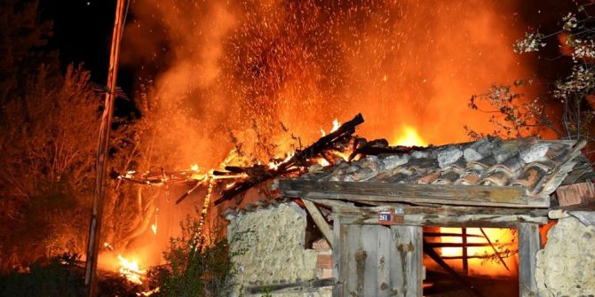 Akaryakıt İstasyonu Yanında Çıkan Yangın Korkuttu