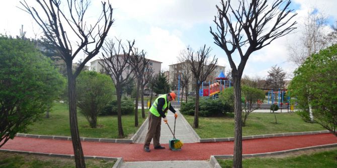 Pursaklar’ın Parklarına Bahar Bakımı
