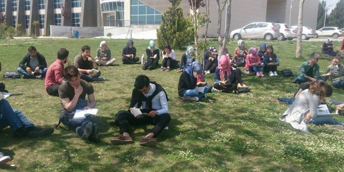 Hrü Öğrencilerinden Kitap Okuma Etkinliği