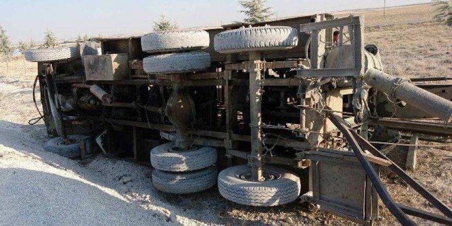 Kulu’da İş Makinesi Devrildi