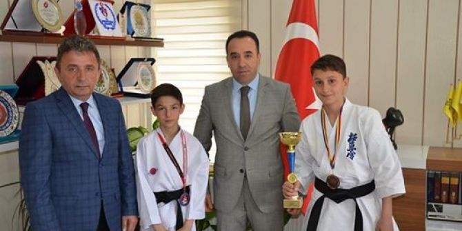 İl Müdürü Yıldız, Başarılı Karatecileri Ödüllendirdi