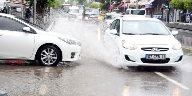 Antalya’da Nisan Yağmuru