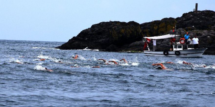 Türkiye’de Karadan Karaya Yapılan İlk Yüzme Yarışı Giresun’da Düzenlendi