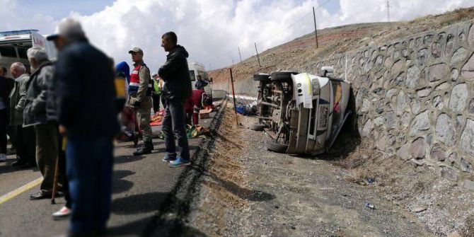 İşçileri Taşıyan Minibüs Devrildi: 13 Yaralı