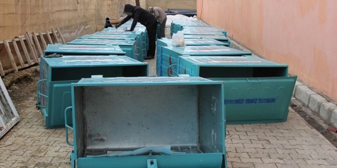 Başkale Belediyesine Çöp Konteyneri Desteği