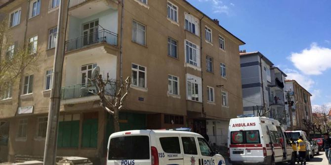 Yaşlı Kadın Balkonda Ölü Bulundu