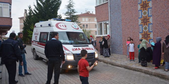 Liseli Kız 3. Kattan Atlayarak Yaralandı