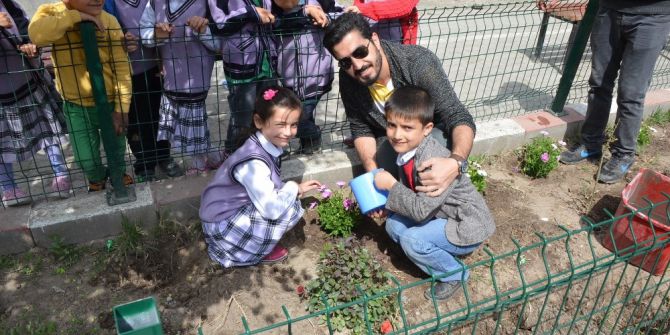 Iğdır’da Okul Bahçesi Çiçek Bahçesi Oldu