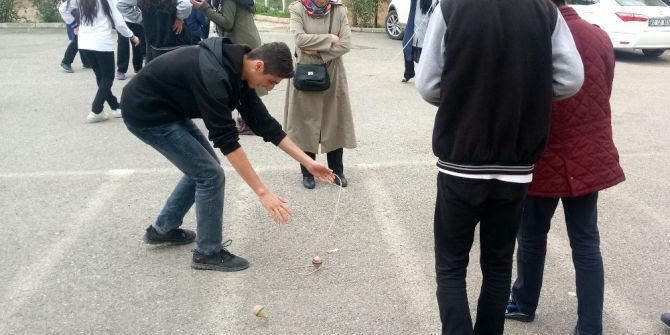 Öğrenciler Yöresel Sokak Oyunlarını Öğreniyor