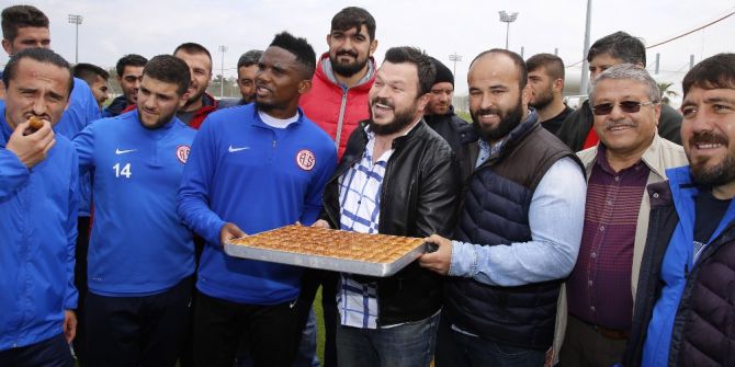 Başpehlivanlardan Antalyaspor’a Baklava Dopingi