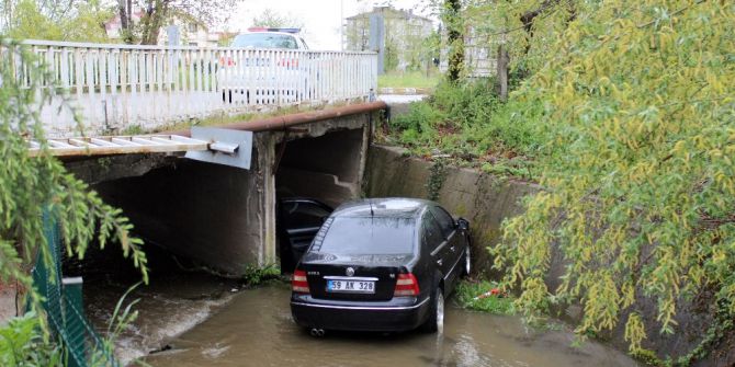 Dereye Uçan Otomobilin Sürücüsü Yara Almadan Kurtuldu