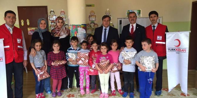 Şaphane’de 480 Öğrenciye Hediye