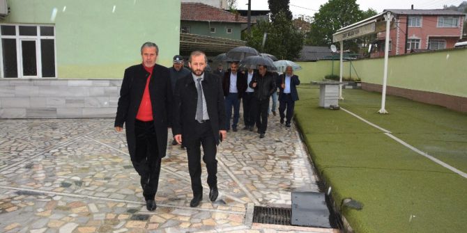 İzmit’te Yağmur Altında Mahalle Turu