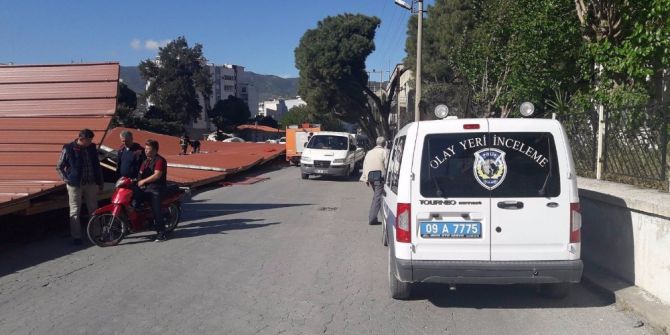 Söke’da Tarihi Hangar Çöktü: 1 Yaralı