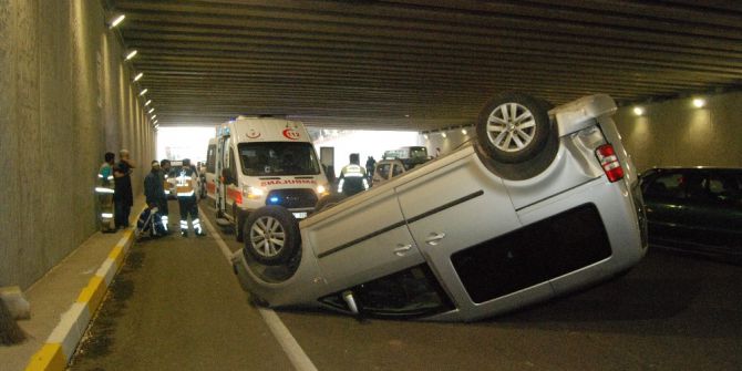 Takla Atan Araçtan Burunları Bile Kanamadan Çıktılar