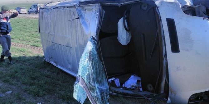 Minibüs Devrildi: 1 Ölü, 4 Yaralı