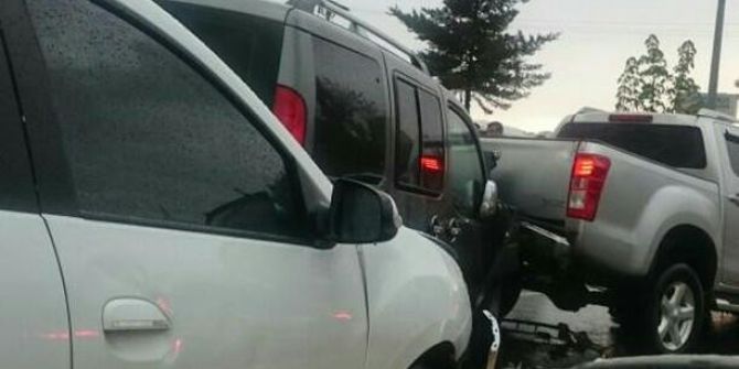 Kayganlaşan Yolda Zincirleme Kaza