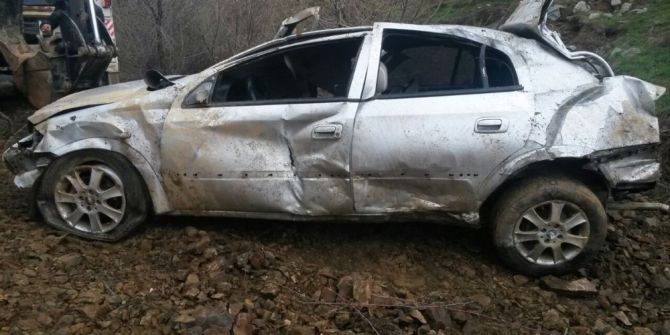 Otomobil Uçuruma Yuvarlandı: 1 Ölü, 3 Yaralı