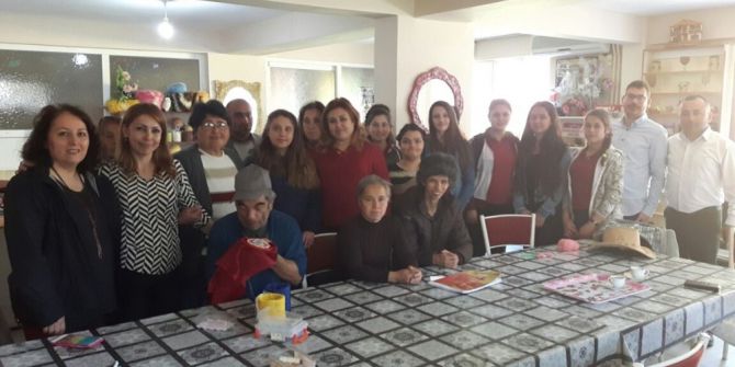 Ayvalık’ta Şehit Ömer Halisdemir Çok Programlı Lisesi Öğrencilerinden Engellilere Ziyaret