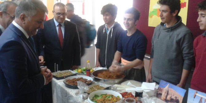 Burhaniyeli Sağlıkçılara Vali Teşekkürü