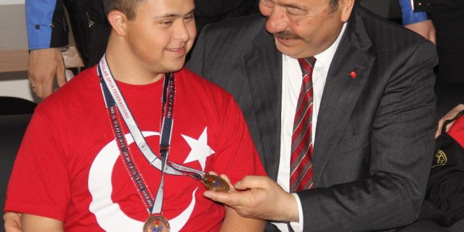 Engelli Şampiyondan Emniyet Müdürüne "Osman Amca Seni Çok Seviyoruz" Anonsu