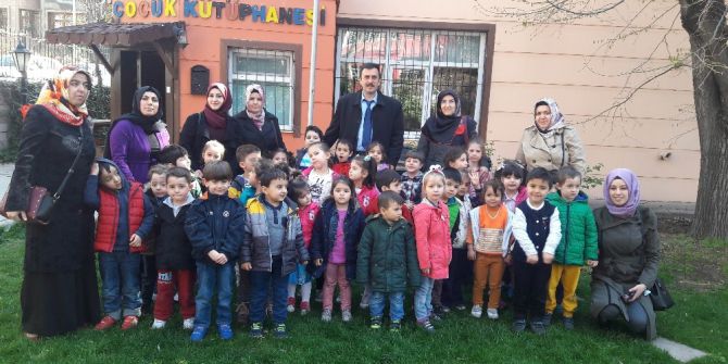 Pursaklar’da Miniklere Kitap Sevgisi Aşılanıyor
