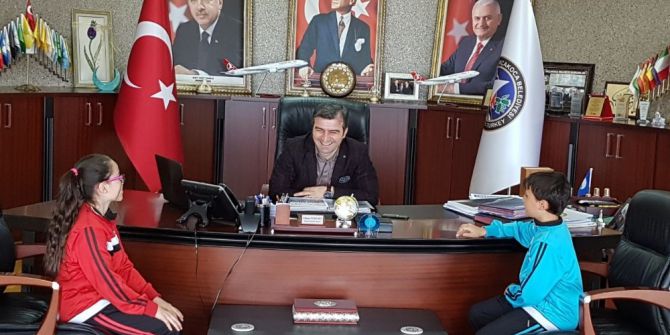 Öğrencilere Başkan Yemenici’den Hediye