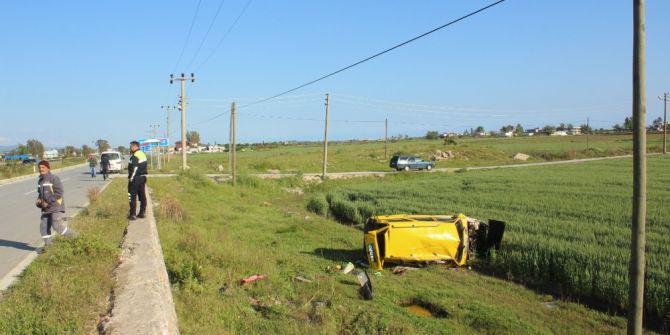 Otomobil Buğday Tarlasına Uçtu