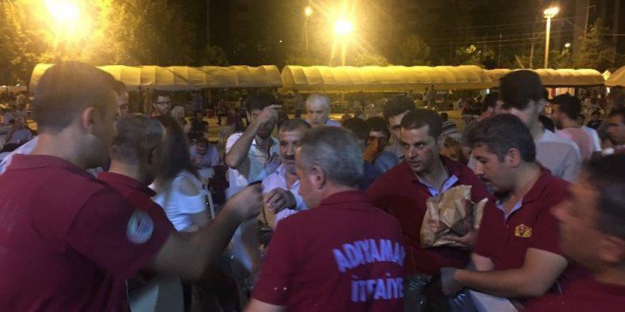 İtfaiye Çalışanlarından Vatandaşlara Poğaça İkramı