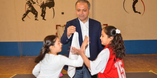 Başkan Üçok Çocuklara Mendil Kapmaca Oynattı