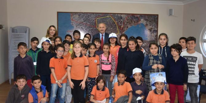 Minik Öğrencilerden Başkan Atabay’a Ziyaret