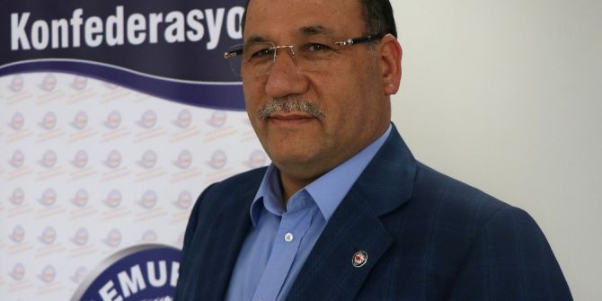 Sezer: “Türkiye 16 Nisan’da Artık Otobana Çıktı, Tutabilene Aşk Olsun”