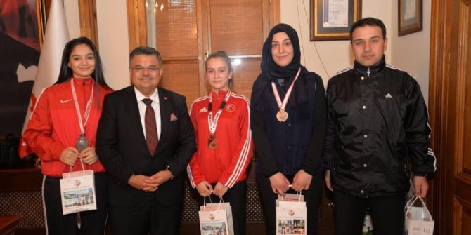 Başkan Yağcı Başarılı Sporcuları Ağırladı