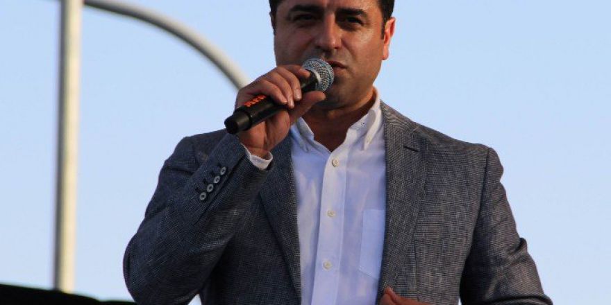 Diyarbakır’da Hdp ‘Darbeye Hayır Demokrasi Hemen Şimdi’ Mitingi Yaptı