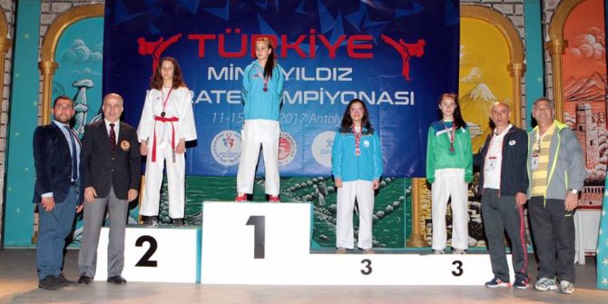 Büyükşehirli Karatecilerden 7 Türkiye Derecesi