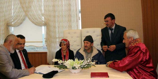 İncesu Belediye Başkanı Zekeriya Karayol 10 Çiftin Nikahını Kıydı