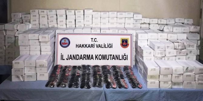 Hakkari’de 12 Bin Adet Kaçak Güneş Gözlüğü Ele Geçirildi