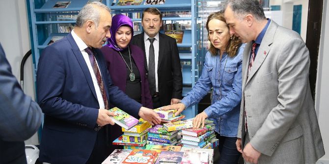 Altınordu Belediyesinden Kütüphaneye Kitap Bağışı